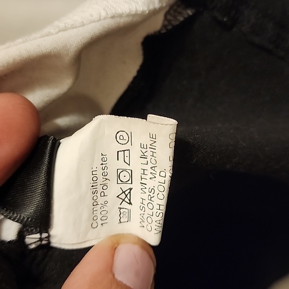 Bold black & white asymmetrical Shein tee, size large. - Picture 3 of 4